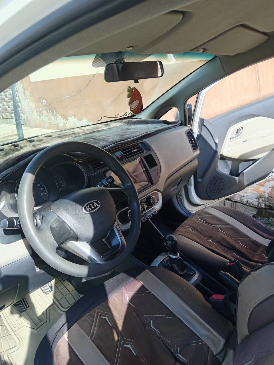 السلام عليكم
كيا ريو للبيع موديل 12
كير عادي
 رقم نينوى انكليزي
ضررها قطعتين صبغ وتقليم بالجاملغ الامامي
 بدون دواخل شرط
السعر 73 وبيها مجال
مكاني الأيمن حي المأمون 
***********
