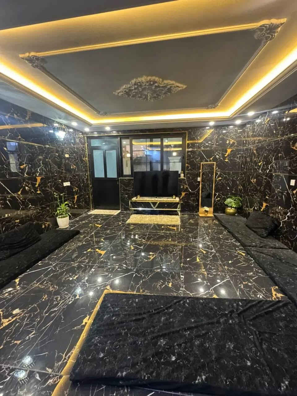 اربيل 🌹 حي هاڤالان
منزل للببع 100 م 🏡 مقابل حديقة 🫜 
قريب جامع سيد طيب 
محدث بالكامل نضام امريكي 
سعر  9 $ دفتر و 50 $ ورقة 
قابل للتفاوض 👍 
للاستفسار 📞 
***********
***********
عقارات ومقاولات المهندس

نص مكتوب في الصور:
- خانوو بو فروشتن، ١٠٠ مه تر چوارگوشه، گه ره کی هه فالان، به رامبه ر پارکیک اربیل حي هاقالان منزل للبيع 100 م مقابل حديقة قرب جامع سيد طيب *********** *********** عقارات ومقاولات المهندس