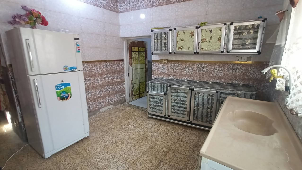 🏡 بيت للبيع في موقع مميز – الحلة
فرصة مميزة للسكن والاستثمار ✨
بيت بمساحة 200 متر مربع، طابو صرف، مكوّن من طابقين

🔹 تفاصيل العقار:
• استقبال واسع
• كندور
• اربع غرف نوم
• مطبخ
• حمام داخلي
• حمام خارجي وصحيات خارجية
 
📍 الموقع: الحلة – شارع 60 – خلف دائرة النفط

📞 للاستفسار والتواصل:
***********
