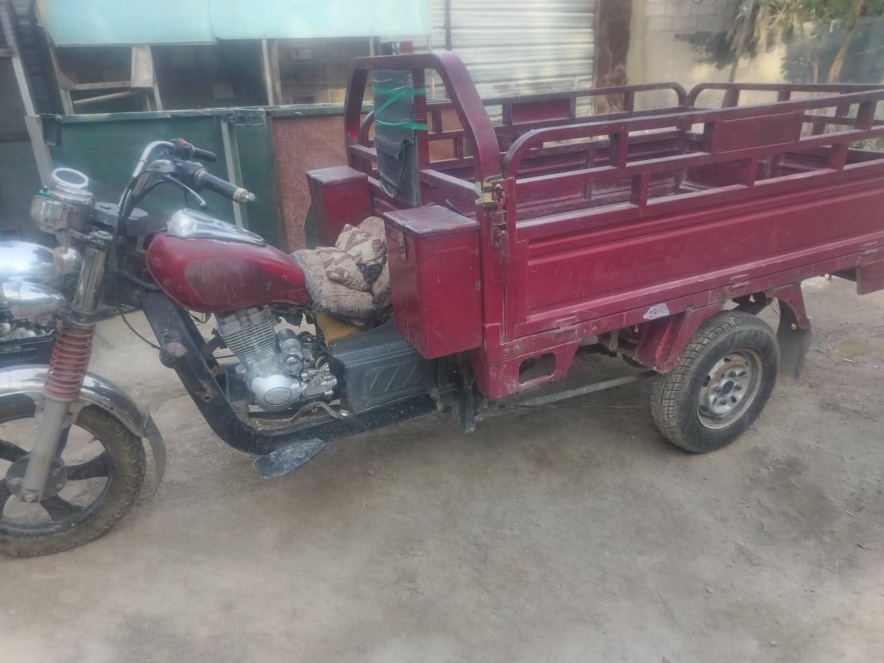 سلام عليكم... اخوان الستوته للبيع الشراي يتصل عله رقمي ***********

نص مكتوب في الصور:
- *********** 0780609393