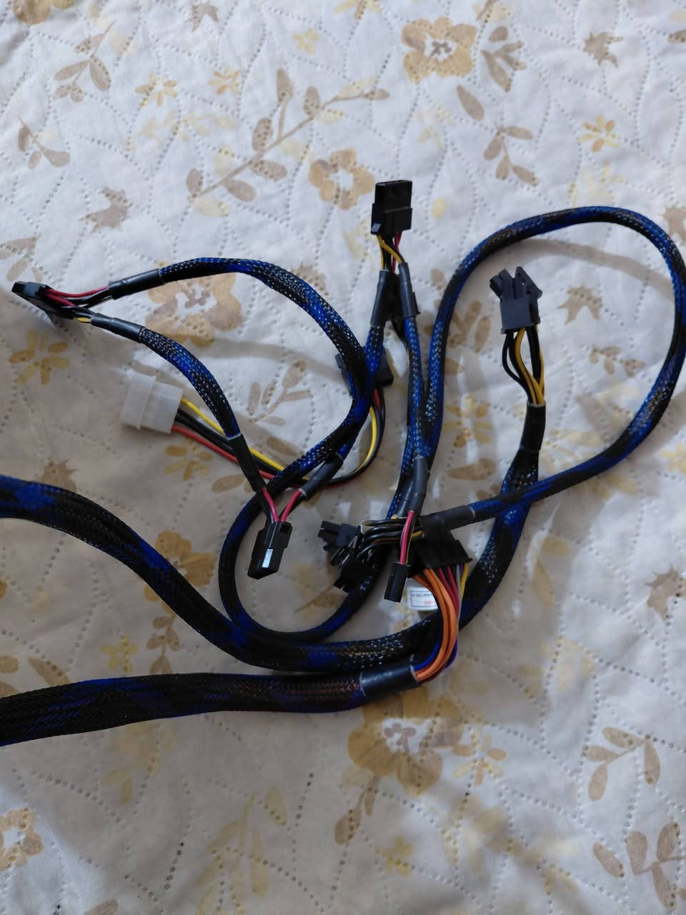 السلام عليكم ...
بور سبلاي Raidmax Thunder RGB RX-535AP نظيف وشغال وارجي بي 
بس اكو مشكلة بوراير الساتا تكدر تستبدلة 
رايدة ب30 وبي مجال بسيط 
مكاني بغداد مدينة الصدر الشماعية 
رقمي :***********
