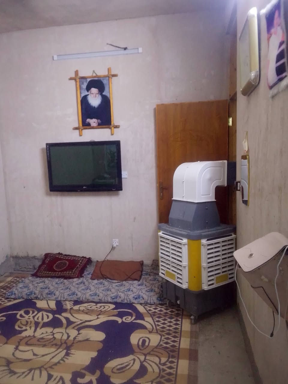 بيت 100م طابقين بلوك سكف مسلح شيش درجه اولى طابق الاول بي غرفه واستقبال صاله كبيره مطبخ معزول حار بارد حمامات خارجية وداخليه طابق الثاني بي 3غرف وصاله كبيره وحمام كهربايات درجه اولى مفصول الفوك ولجوه نضاميه خط وطنية دفن فقط سبالت ومكيفات مي فوك وجوه تانيكيات 2ابو 1000خط وطنية من صفحتين خط مي من صفحتين خط مولد بيت فول ترتيبه استفسار اكثر اتصل وبخدمتكم ***********
