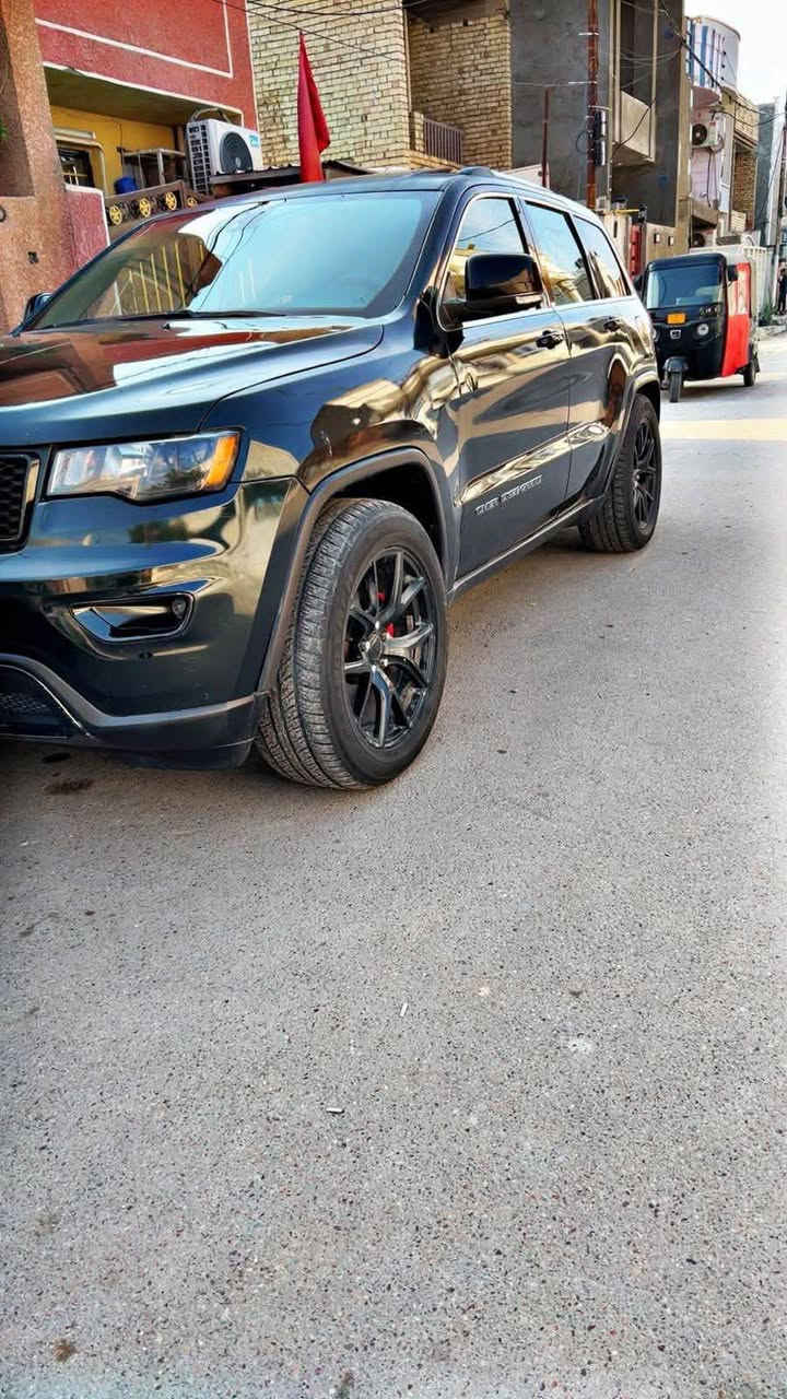 سلام عليكم
جيب موديل 14فول 1/1 محدث 20
محرك 5700 
منضومه غاز 100 لتر
شاشه srt
سرعه 300 
كشنات تدفئه
فتحه 
خزن 
بيه قطع صبغ ابيع عام عام 
السعر 138 بيه مجال
مكان سياره بغداد 
الاستفسار ***********

