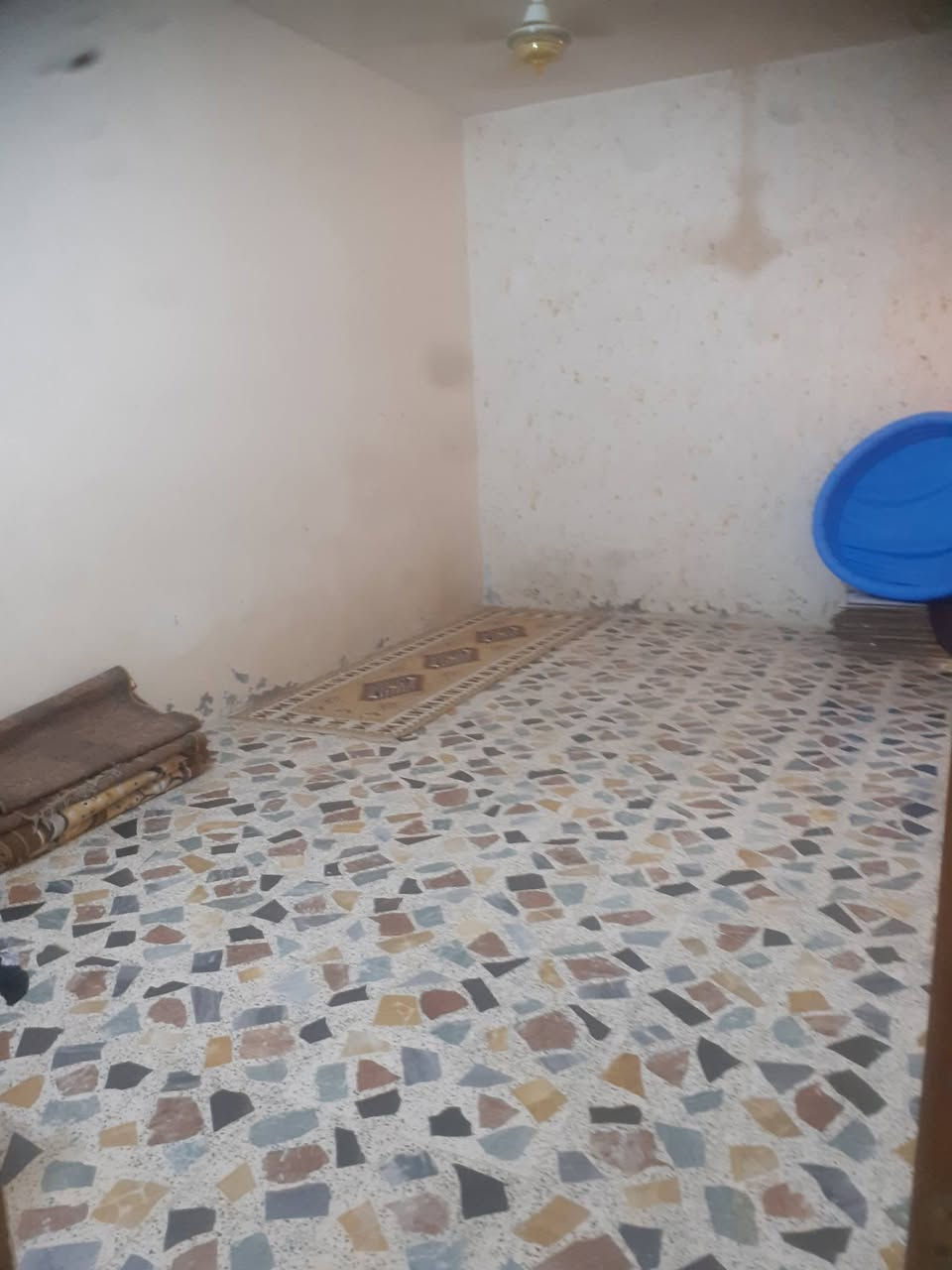 سلام عليكم دار للبيع طابو صرف بسمي المساحه200 غرف اثنين حمام اثنين وصاله جبيره ومطبخ حار وبارد ديوانيه جبيره المكان الجبيسه حي السجاد قرب المدرسه يعرب سعر65وبي مجال رقم ***********
