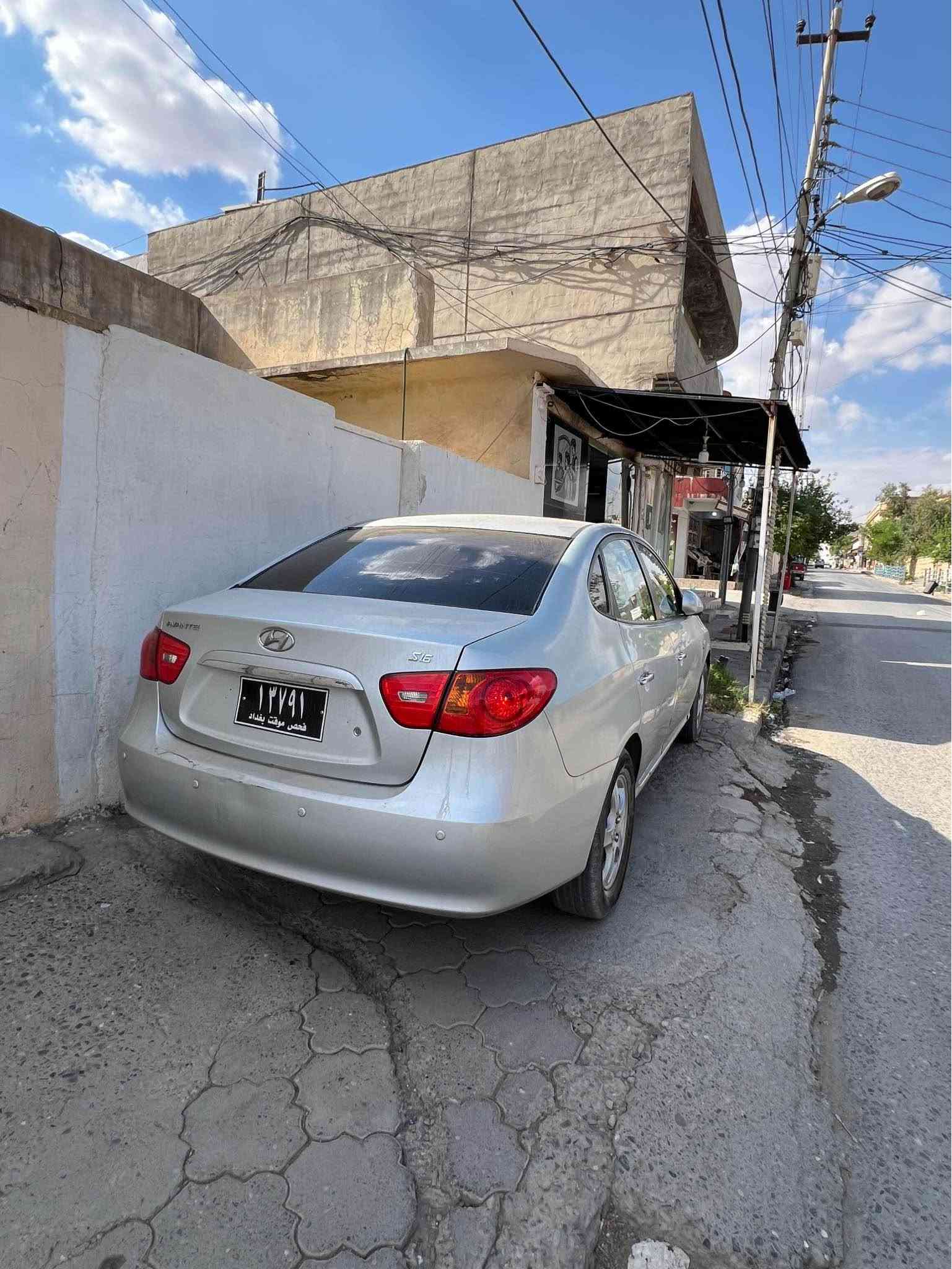 ئاڤانتی ٢٠٠٧ کۆدی هەیە
سعری 45 معامەلە 
سەقفی سبوغ نیە کەڤەری نەگوراوە 
گێرو مەکینە و تەبرید بەشەرت
تەقەو رەقەی نیە جرکەی تیا نیە 
بریکی بەستراوە ئەیبی ئیسی بەستراوە
سەیارەی مالان بوە کامل مەسروف کراوە 
شوین کۆیە موشتەری تەلەفەن بکە :*********** كويسينجاك, أربيل
