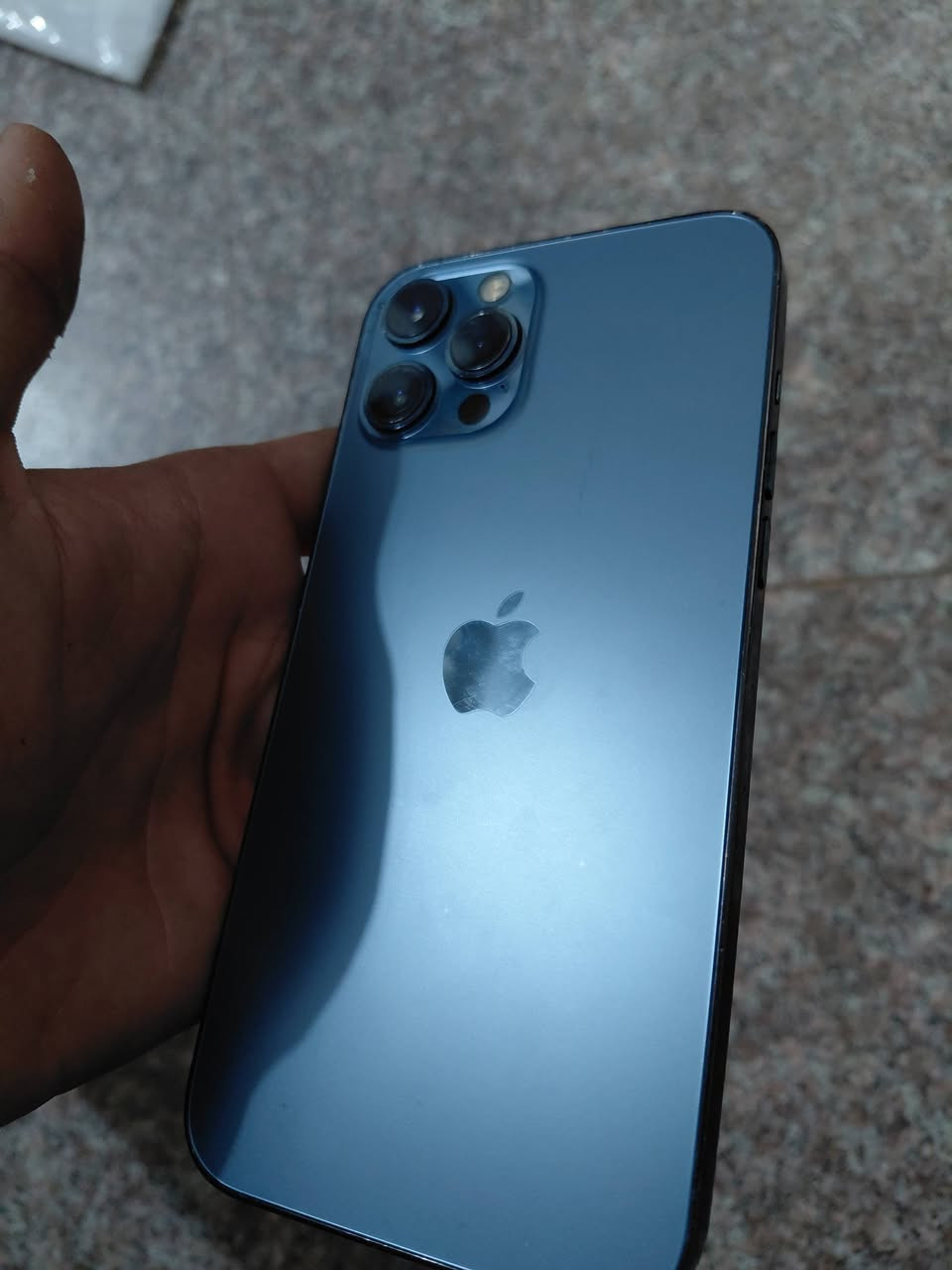 ايففون١٢ برو ماكس 
جهاز ع ايدي مبدل غراضه كلهم اصليه 
  مبدل كامره  
شاشه 
بطاريه توني مبدله 
فيس ايدي  واكف 
فطر ب باك 
 غيره جهاز مكفول 
جهاز مال جناي مو بياع شره 
السعر 250قفل
