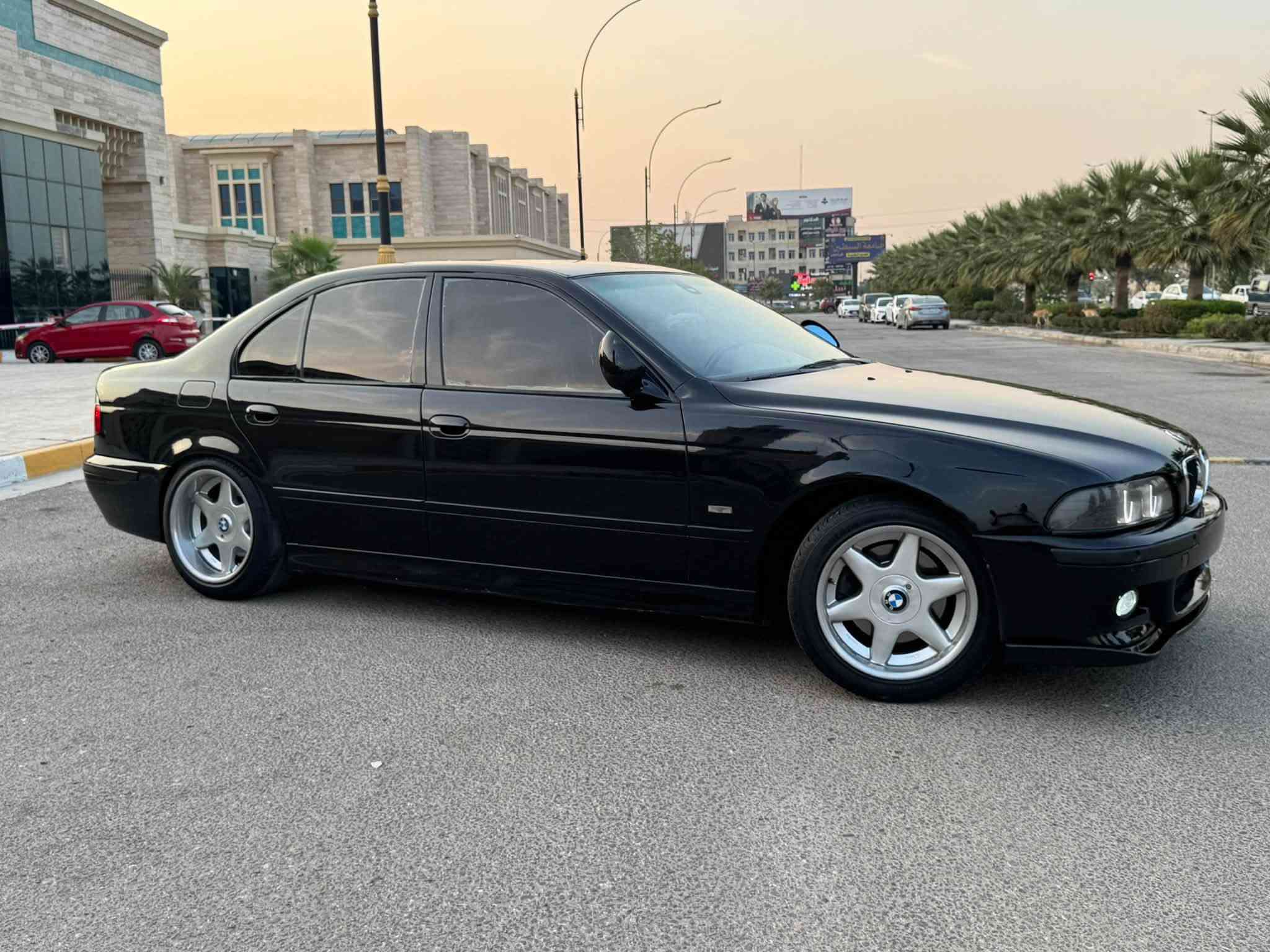 سلام عليكم
صقر 535  8 سلندر  داينمو مي 
موديل 2002  
فول مواصفات 
مكفوله من ضربه والطخه 
رشيته بيه جراد قطعتين 
فتحه 
كشنات كهربائ
كير تبترونك
شاشه اندرويد 
فول تحكمات
ثلاجه خلفيه
ويل بروك سعره 1200 $
دعاميه اماميه خلفيه m اصل مو تايوان تجاري 
مري ام قلاب كهرباء 
لايت لد شغل الخارج 
حلوك صالنصه كابون فايبر 
كهربائيات ماملعوب بيه ولا جطل 
حداديه اماميه خلفيه كل جديد 
عربانه خلفيه قبل سبوع شاده 8 سلندر 
برده خلفيه كهرباء
بك لايت ابو لد 
كير مكينه حداديه كفاله 
صبغ درجه اولى قبل سبوع 
رقم دهوك تحويل مبااااااشر
ترايك وين متريد 
بيع فقط 
مكاني كربلاء 
سعر 125 بيه مجال 
للستفسار 
***********
