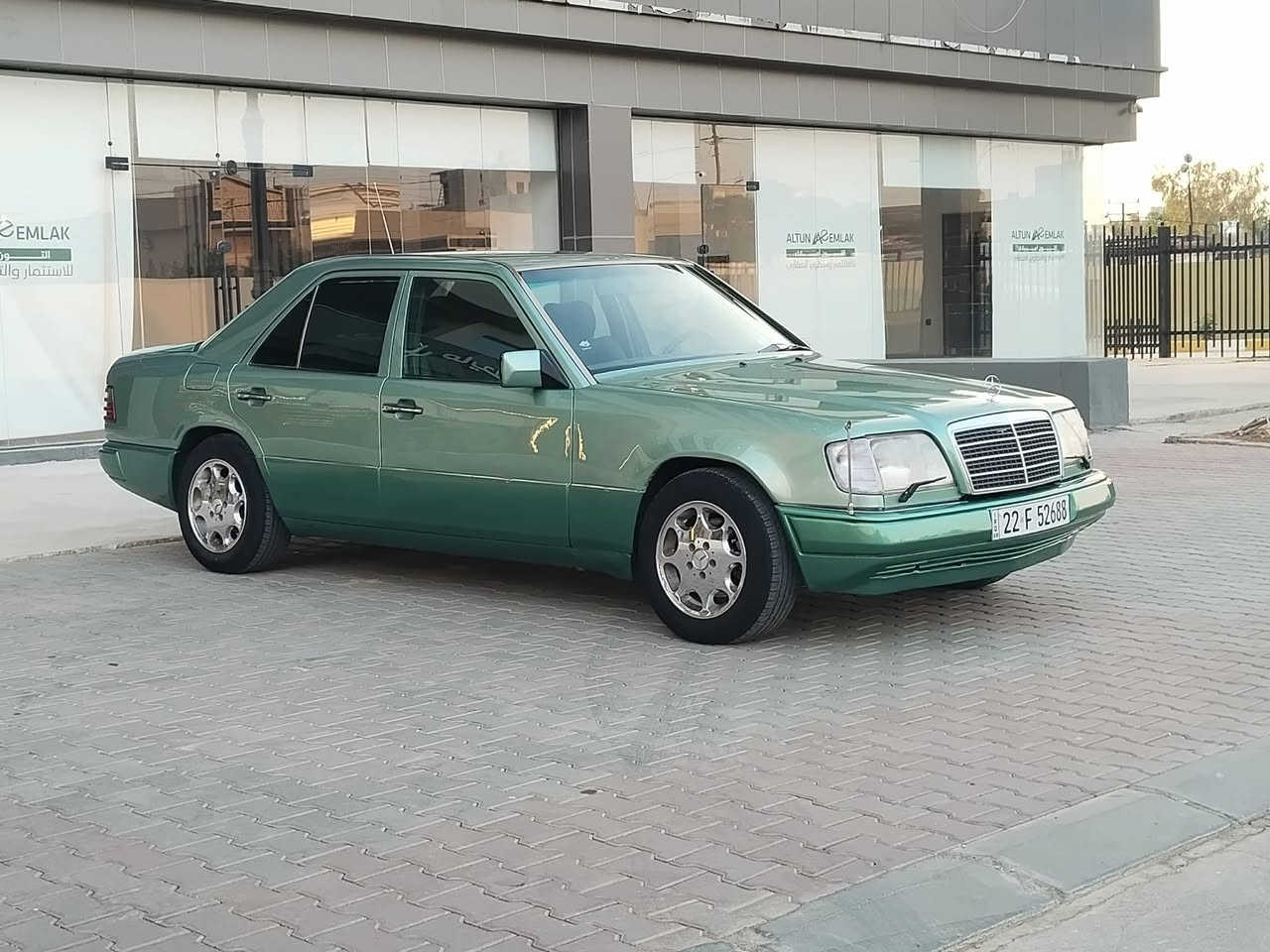 مرسيدس ٣٠٠ • موديل ١٩٩١ • رقم اربيل