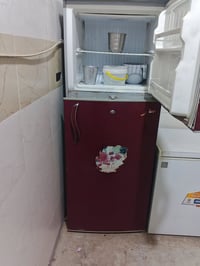 ثلاجه • للبيع • بها مجال