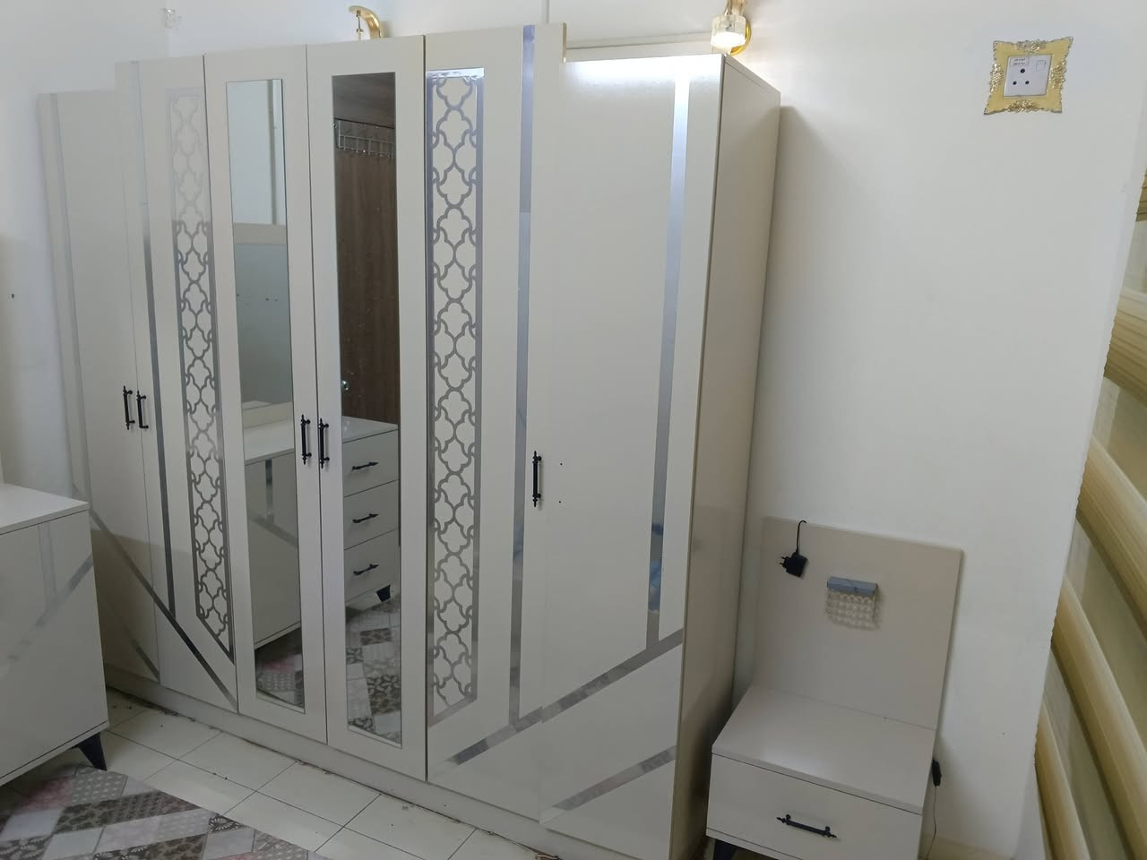 غرفتين نوم للبيع نظيفات استعمال شهر واحد
سعر الوحدة 400 الف 
للاستفسار على الرقم 
***********
