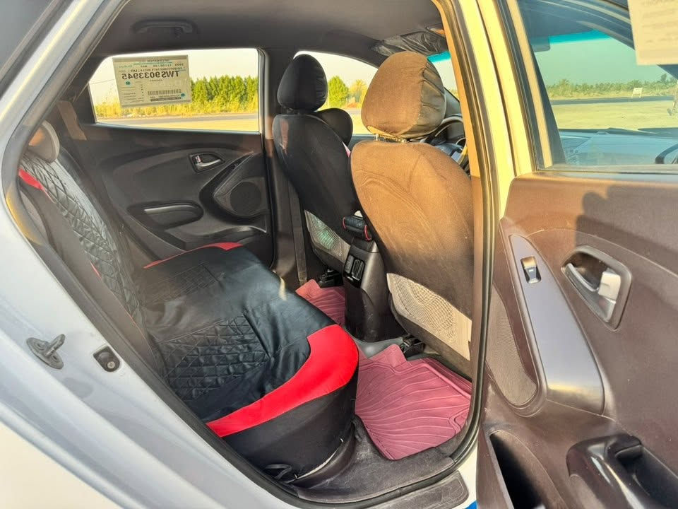 بسم الله الرحمن الرحيم 

🚘 للبيع – هيونداي توسان خليجي موديل 2015

للجادين فقط..

✅ وارد خليجي
✅ محرك 2000 (دوش)
✅ رقم بابل
✅ السنوية مجددة لغاية سنة 2028
✅ السيارة مكفولة
✅ أُجريت لها أدامة كاملة للفيت بم والمنظومة، والسيارة جاهزة ولا تحتاج أي مصروف.
✅ التحويل خلال يوم واحد (ثاني يوم).
تبريد السيارة قطعتين 
شاشة وكاميرا 
📍 مكان السيارة: بابل

💰 المطلوب: 155 
🤝 السعر قابل للتفاوض بالمعقول بعد المعاينة.

📞 للاستفسار:
***********
