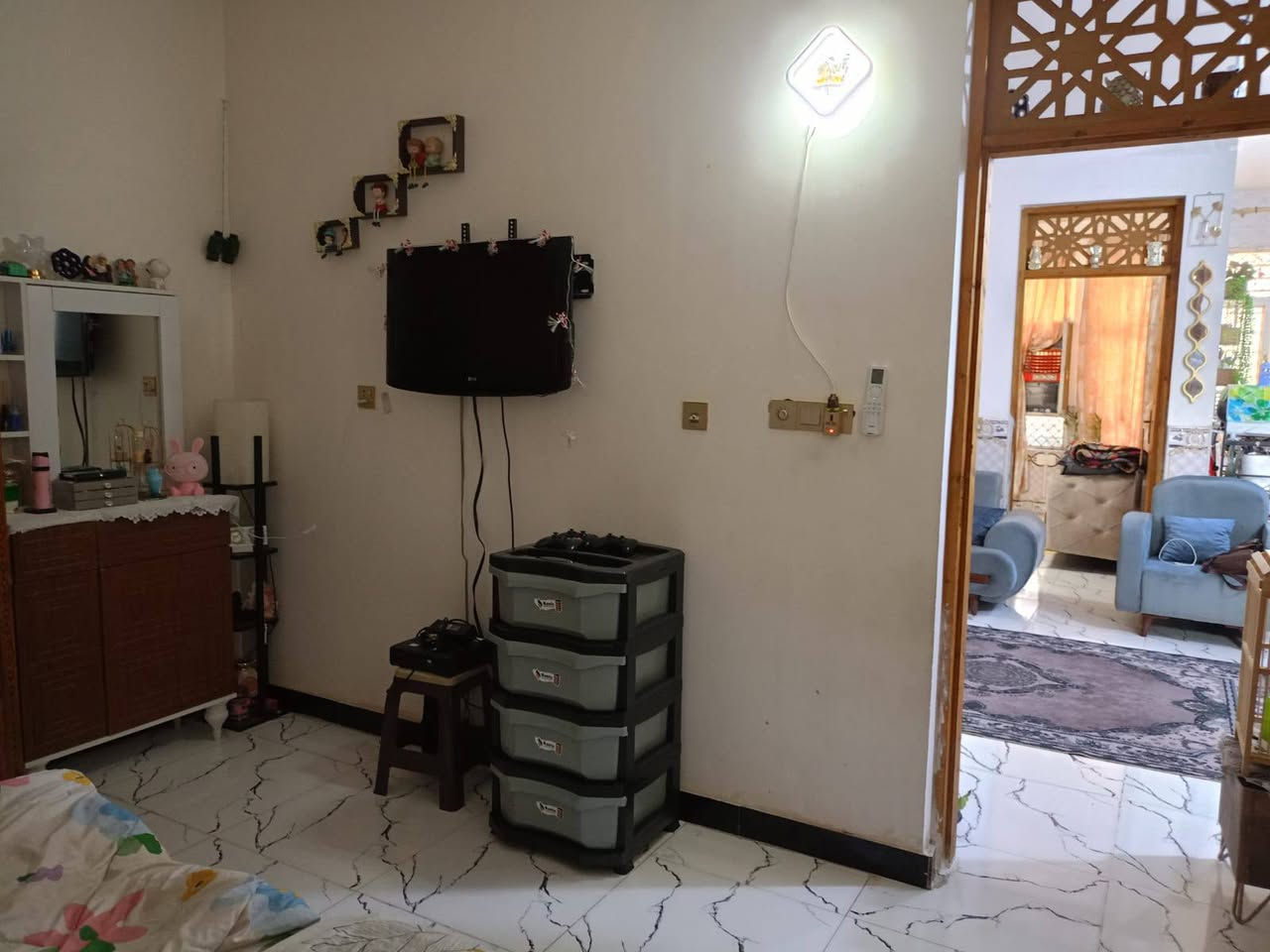 دار للبيع مساحه ١٠٠ متر الدورة هورجب قرب المدارس والسوك   كامل خدمات ماء وكهرباء وتبليط 
طابقين 
٢ غرف نوم 
مطبخ 
صحيات فوك وجوه 
وبيتونه  كبيرة
الاستفسار ***********
*********** او مراجعه المكتب
