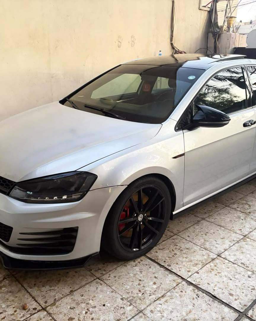 كولف MK7
موديل 2016
مواصفاته…
السيارة  ستيج 2 برمجه وعقل .
مكينه 2000 تربو .
شاشة كيجات دجتل .
داون بايب .
عطاس تربو .
بانوراما .
كشنات جلد.
شفتات ستيرن .
لايت وبك لايت لدات .
دركة GTI .
لحية ودوسات ودفيوز وكفر مرايات اسود لامع .
ويل حجم 18 .
السيارة جاهزه من كل النواحي كير مكينه صدر تبريد تايرات جدد اي نقص مابيه رقم اربيل الجديد الي باسمه هنا بغداد .
ماشية 105 miles .
سعرها 12800 $  وبيها مجال ان شاءالله .
بيع او مراوس .
مكان السيارة شارع فلسطين.
الاتصال على الرقم : ***********
