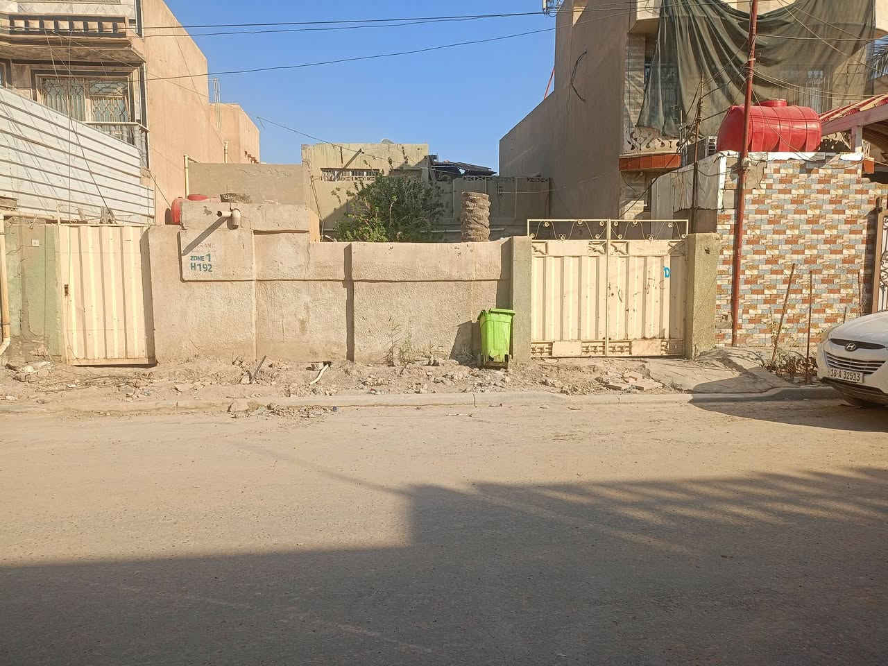 اسف على الاطاله❤️❤️
السلام عليكم 

 الدار للبيع الموقع حي الطياره خلف الدفاع المدني مجاري تبليط امطار 

المساحه 299 

الواجها 11 متر  

النزال 24متر  

يرهم للسكن ويرهم قطعه ارض 

غير متواجد على الفيس 

سعر المتر 2 مليون عراقي وبي مجال للتفاوض 

 رقم صاحب الدار ***********

 لأي استفسار 🤍
