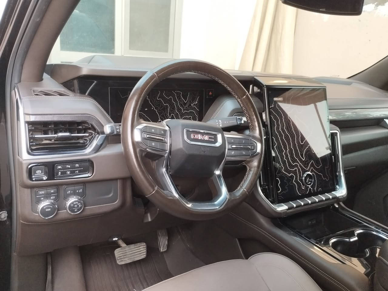 يوگن الفيشن ٢٠٢٥ • محرك ٥.٣ لتر V8 • ٤x٤ بانوراما