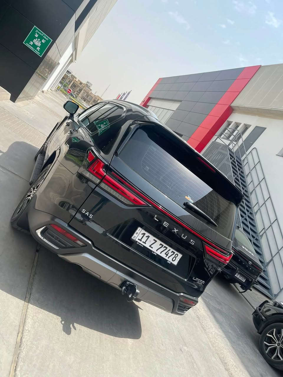 سلام عليكم
Lexus lx 600 platinum

لكزز LX 600 2023 بلاتينيوم ظمان ساز 

سيارة ماشيه 41 الف بعدها بالظمان 

سيارة مغلفه رقم بغداد باسمي

سيارة فول مواصفات  

بيبان شفط داتا شو شاشات خلفيه 

كامرات 360 درجة 

وباقي مواصفات معروفه 

بيع او مراوس

***********
