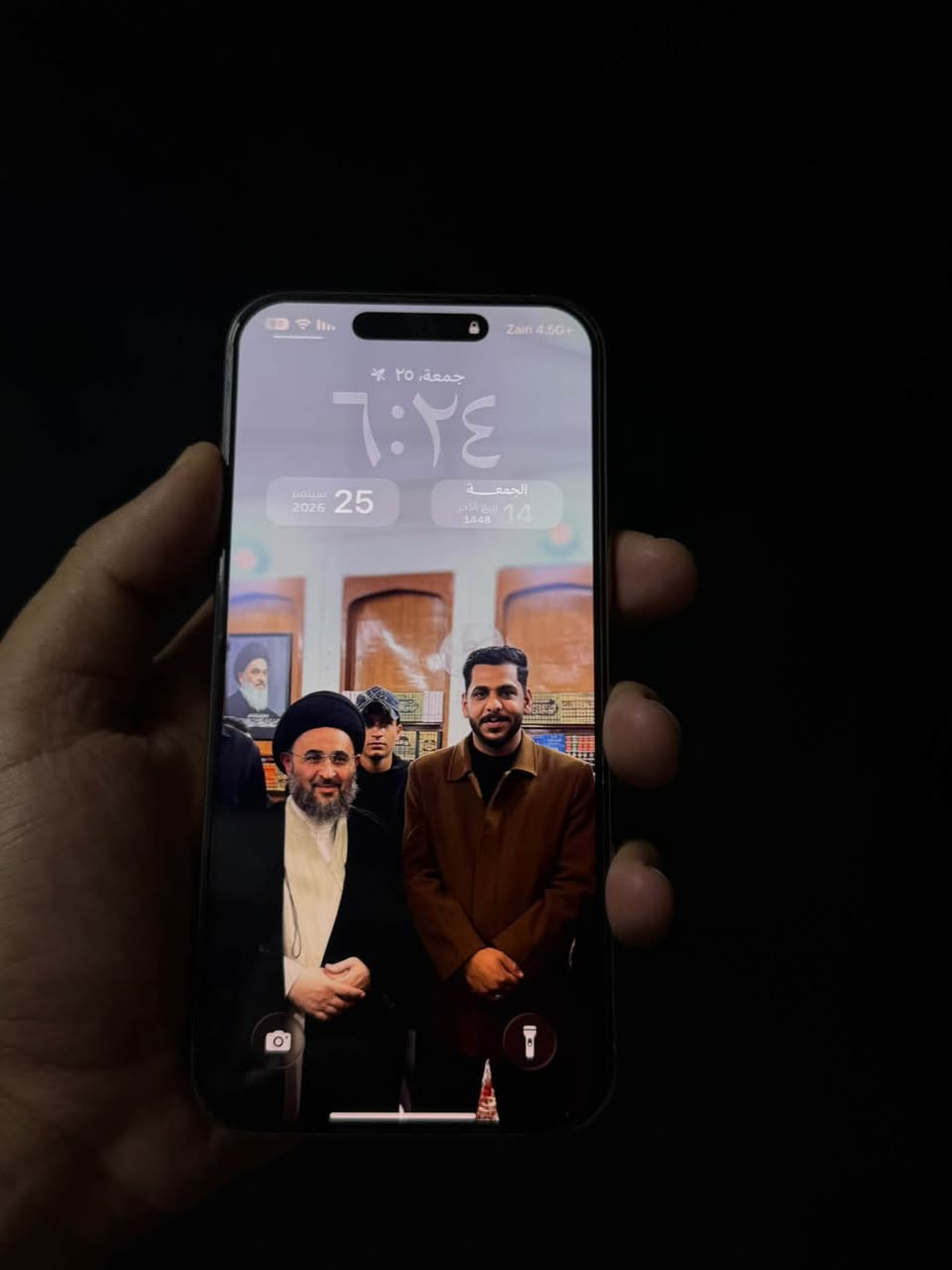 السلام عليكم
ايفون ١٦ برو ماكس 

شرق اوسط عربي AE

نضفة ١٠٠/١٠٠ بطارية ٩٤ 

المكان الديوانية قصاء الشامية 

السعر ١٢٢٥ الف وبي مجال  

التواصل خاص او ***********

نص مكتوب في الصور:
- حالة البطارية
- عادية
- تعمل بطارية iPhone هذه على النحو المتوقع. حول البطارية والضمان...
- الحد الأقصى للقدرة
- ٩٤٪
- هذا قياس لقدرة البطارية مقارنة بقدرتها عندما كانت جديدة. قد تتسبب القدرة المنخفضة بتقليل ساعات الاستخدام بين عملية الشحن والأخرى.
- عدد الدورات
- ٤٤٤
- هذا هو عدد مرات استهلاك iPhone لقدرة البطارية. معرفة المزيد...
- تاريخ التصنيع
- آذار ٢٠٢٥
- أول استخدام
- تموز ٢٠٢٥
- حول الاسم iPhone 16 pro max إصدار iOS 26.5.2 اسم الطراز iPhone 16 Pro Max رقم الطراز MYWJ3AE/A الرقم التسلسلي G9YH43DDJF انتهت صلاحية التغطية الأغاني الفيديوهات ٧٣٠ الصور ٣,٢٣٥ التطبيقات ٥٨ السعة ٢٥٦ غ.ب. متوفرة ٢٨,٠٧ غ.ب. عنوان Wi-Fi 60:81:10:0D:CD:CD