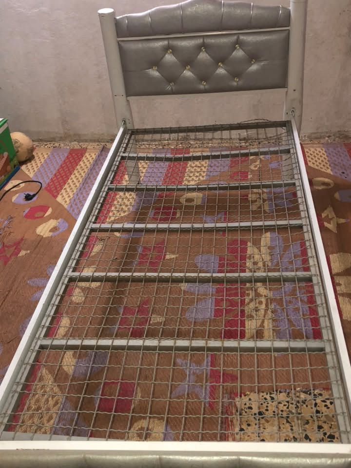 جرباية نفر كلش حلوه ومرتبه ونظيفه لونها رصاصي مع ابيض سعرها 50الف مستعجله على بيعتها للاستفسار مراسلة الرقم ***********او مراسلة الصفحه خاص
