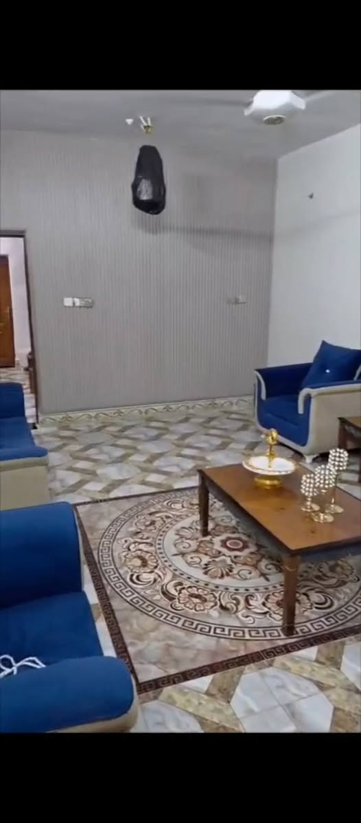 بسم ماشاء الله 
يتوفر بيت للبيع 
الموقع حي الامير قرب فله دكتور نسيم 
البيت طابقين بي 4غرف صاله استقبال مطبخ صحيات مناور سيراميك كله 
نوع العقار طابو زراعي سند 25 
المساحه 200متر 
والسعر 100بي مجال للشراي فقط 
الجاد يتصل على رقم *********** ومن الله التوفيق
