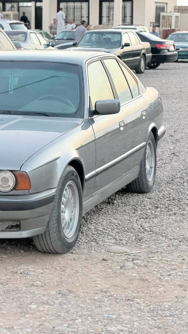 السلام عليكم
BMW 525رقم نينوى شرط التحويل سنوية لغاية 2028 

السيارة وضع شركة مكفولة كفالة عامة بدون صبغ ولارصعة ولا حادث سيارة جديدة على يد وحدة 

كير تماتيك ومحرك كبس 

طخم تايرات جديد وحدادية صدر مبدل جديد خلفي وامامي 

للاستفسار ***********

وترهم مراوس حسب القناعة
