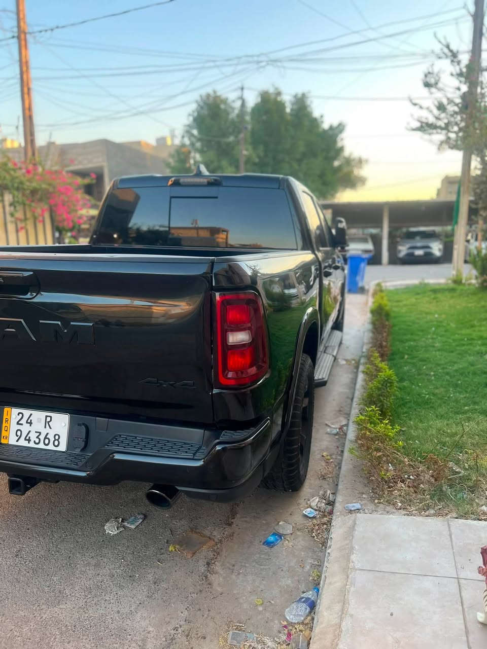 دوج رام  بيك هورن:  2025 4/4
***********

باب طويل بدي قصير
محرك 6 سلندر تيربو

كاميرا 5
شاشة تسلا
كراسي حار بارد
مرايا مع رادار
رادار امامي خلفي جانبي
مواصفات كثيرة أخرى
سيارة نظيفة جداً
بدون أي ملاحظات
رقم دهوك هزه جديده باسمي تحويل مباشر
