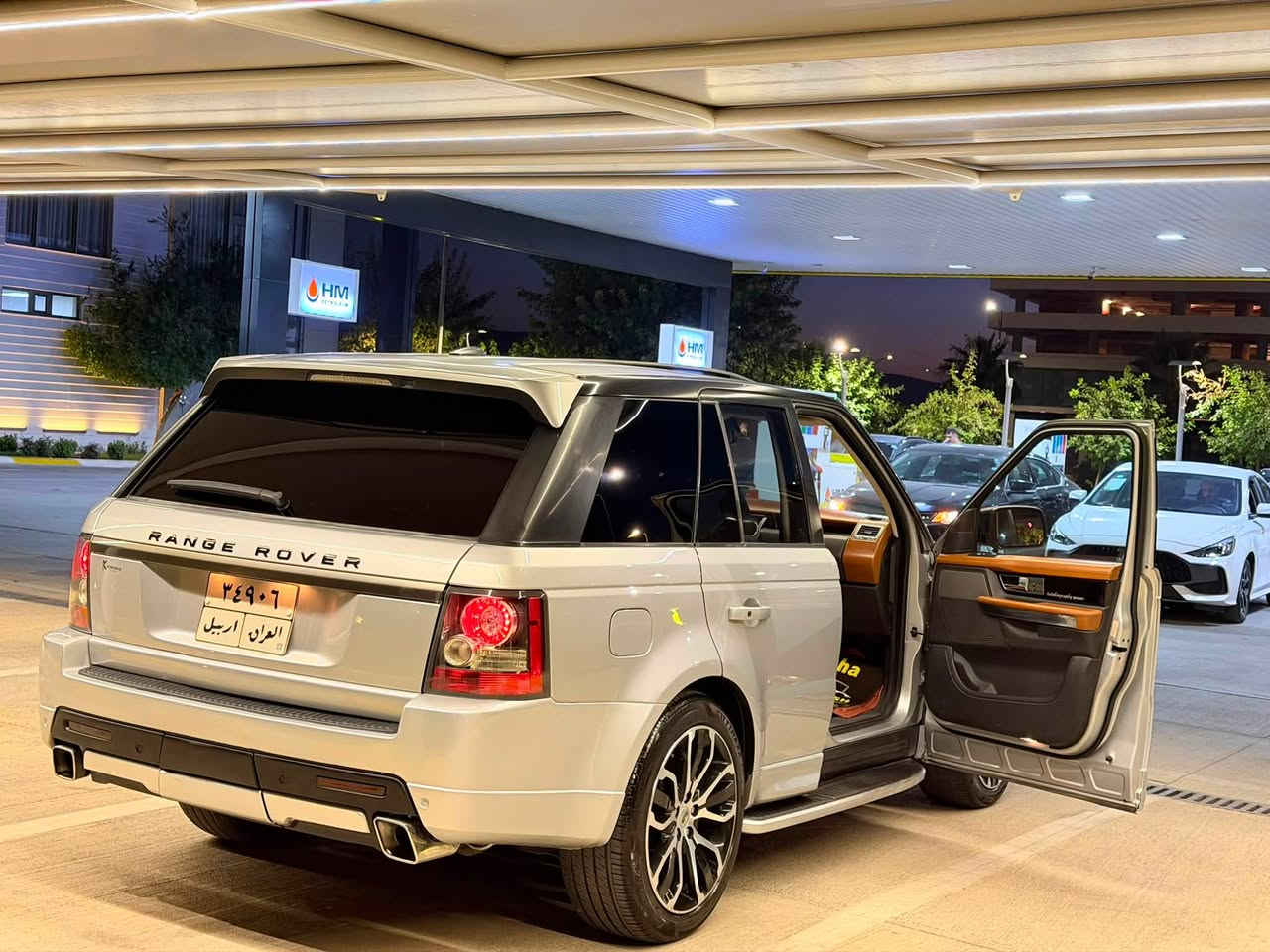 ‏Ranj Rover  2012 sport
‏‎نرخى  ١٣٨  ورقه مجال بسيط 
عليها غرامه ٢٥ ورقه  ينزل من سعر 

‏‎موسفات خليجى  
‏‎مه كينه ى ٨ بستونى بى سوبره مه رغوب
‏‎موصفات فول 

‏‎سلايد 
‏‎هه زار روشتوە  ٢٠٠ 
‏‎كوشن جلدوناو 
‏‎كوشن كاره باو خه زن 
‏‎سوكان فوليوم 
‏‎گير ئوتوماتيك و عادى و سبورت
‏‎موصفاتى ره نج مه عروفه .......
_______________________________________
‏‎گيرو مه كينه ى به شه رت يه ك خه له لى تيانيه بى نو قسانيه ته بريد و تاقم بيشى به شه رت 
‏‎ده بله كانى جوبه و به رزيو نزمى زور مه زبوته
‏‎هه موو گيانى به شه رت افروشن 
‏‎سه ياره كه ره قه م  هه وليره شرط تحويل او وكاله 
_______________________________________
‏‎سه ياره كه  بوياغ   دوو بست ناوكرتن بى ارباك بى سارد باقيات هيجى نيه

‏‎سعر138ورقه و مجاليكى  كه م 
***********
**************************

‏Ranj Rover sport  2012

‏‎سعر ١٣٨
عليها غرامه ٢٥ ينزل من سعر 

‏‎ بيها ٢شبر  صبغ بدون دواغل صبغ اوربى بدون بارد بشرت سونر 
 
‏‎فول مواصفات
‏‎رانج روفر سبورت 
‏‎ موديل 2012
‏‎ماشيه  
‏‎محرك ٨ سلنر بدون سوبر اقوي محرك 
شرط فحص مامفتوح  دينار مصرف ماعنده
-----------------------------
‏‎مواصفات 
‏‎سلايد
‏‎سترين تحكم
‏‎داخل جلد  
‏‎كشنات جلد كهرباء و خزن
‏‎كير اوتوماتيك و عادي و سبورت
‏‎اربع نضام دفع رباعي
‏‎دبلات جبريس حسب رغبه تريد سياره عاليه وناصيه
‏‎بريك بصمه 
____\_____________________________
‏‎كير و محرك بشرط مابي اي نواقص
‏‎تبريد بشرت ثلج
‏‎ صدر كل بشرط مابيها نواقص

‏‎سياره رقم اربيل  شرط تحويل او وكاله 
____________________________________
‏‎سعر ١٣٨  مجال بسيط ما كو هيجي بالسوق 

‏‎مكان سياره سليمانيه  او جمجمال 

‏***********
