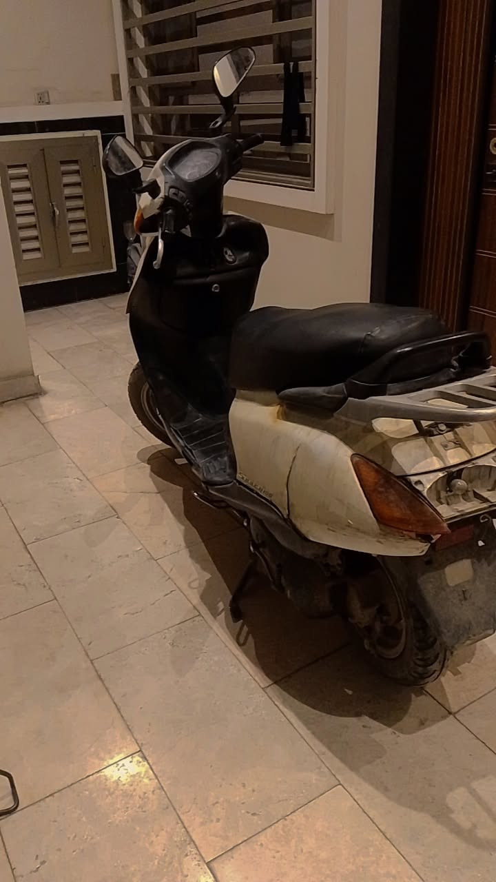 سلام عليكم 
دراجه اسبيس لل بيع اب 300 وبيها مجال 
تشغيل سلفر وهندر 
نقص كفرات واشاير فقط 
المكان / بغداد ـ الحرية ـ الدولعي 
***********
