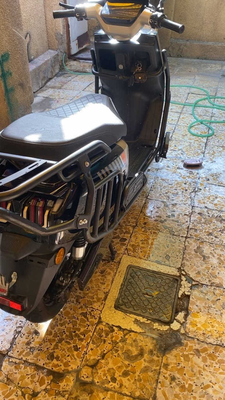 سلام عليكم عندي دراجه شحن البيع ٦ بطارطات دراجه نضيفه سعر ٨٥٠ بيه مجال العنوان بغداد بلديات بل ضباط هثا رقمي ***********
