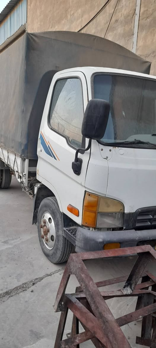 هونادي  وكنتر  عندي  
هونداي   موديل 2000 كير محرك   كشر  نضيف
رقم بغداد اصفر
السعر 97 💵 بيها مجال 
مكان بغداد 

 ***********

