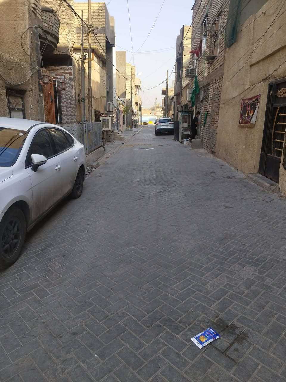 السلام عليكم بيت للبيع 
المساحه 110 م 
مدينه الصدر قطاع 19 
الطابق الأرضي 
غرفه خطار 6*4
صاله5*5
غرفه نوم 4*4 
مطبخ 4*4
صحيات داخليه 
صحيات خارجيه 
الطابق الأول 
غرفه نوم 5*4
غرفه نوم 5*4
غرفه نوم 4*4
صاله
صحيات 
‏‪***********‬‏
