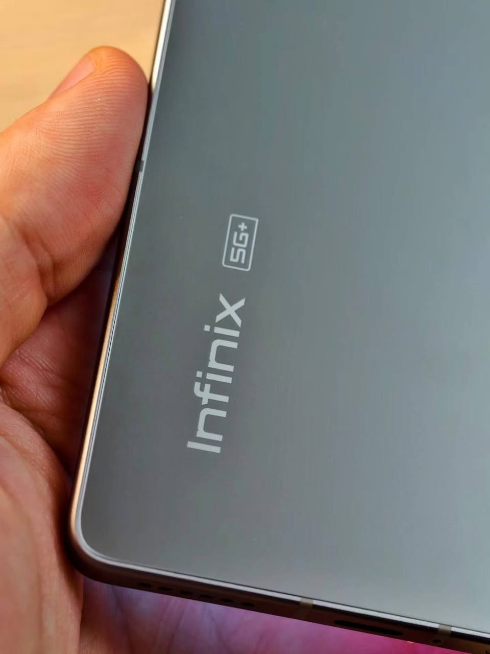 بسم الله فتح نايلون اعتناء بيتي
العملاق أنفنكس نوت 50 برو (بلس+) 5G

 المعالج: معالج قوي جداً مخصص للألعاب الثقيلة والأداء المستقر

 ببجي PUBG يدعم تشغيل اللعبة 144 فريم بسلاسة تحديث جديد

 التخزين 256GB مساحة داخلية.
 الرام 12GB RAM مع توسعة افتراضية حتى 24GB

 الكاميرا بيروسكوب: كاميرا احترافية مع عدسة Periscope وتقريب حتى 100X

البطارية بطارية كبيرة تدوم طوال اليوم.
الشحن السلكي شحن فائق السرعة بقوة 100w
 الشحن اللاسلكي يدعم الشحن اللاسلكي السريع بقوة 50W

الصوت سماعات ستيريو مزدوجة بصوت نقي وقوي

 السعر: 500,000 دينار عراقي (السعر نهائي وما بي مجال)
 
الموقع البصرة قضاء شط العرب الجزيرة منطقة الفيحاء رقم *********** اكدر توصيل بس على حساب المشتري توصيلي بأيد اخويه
