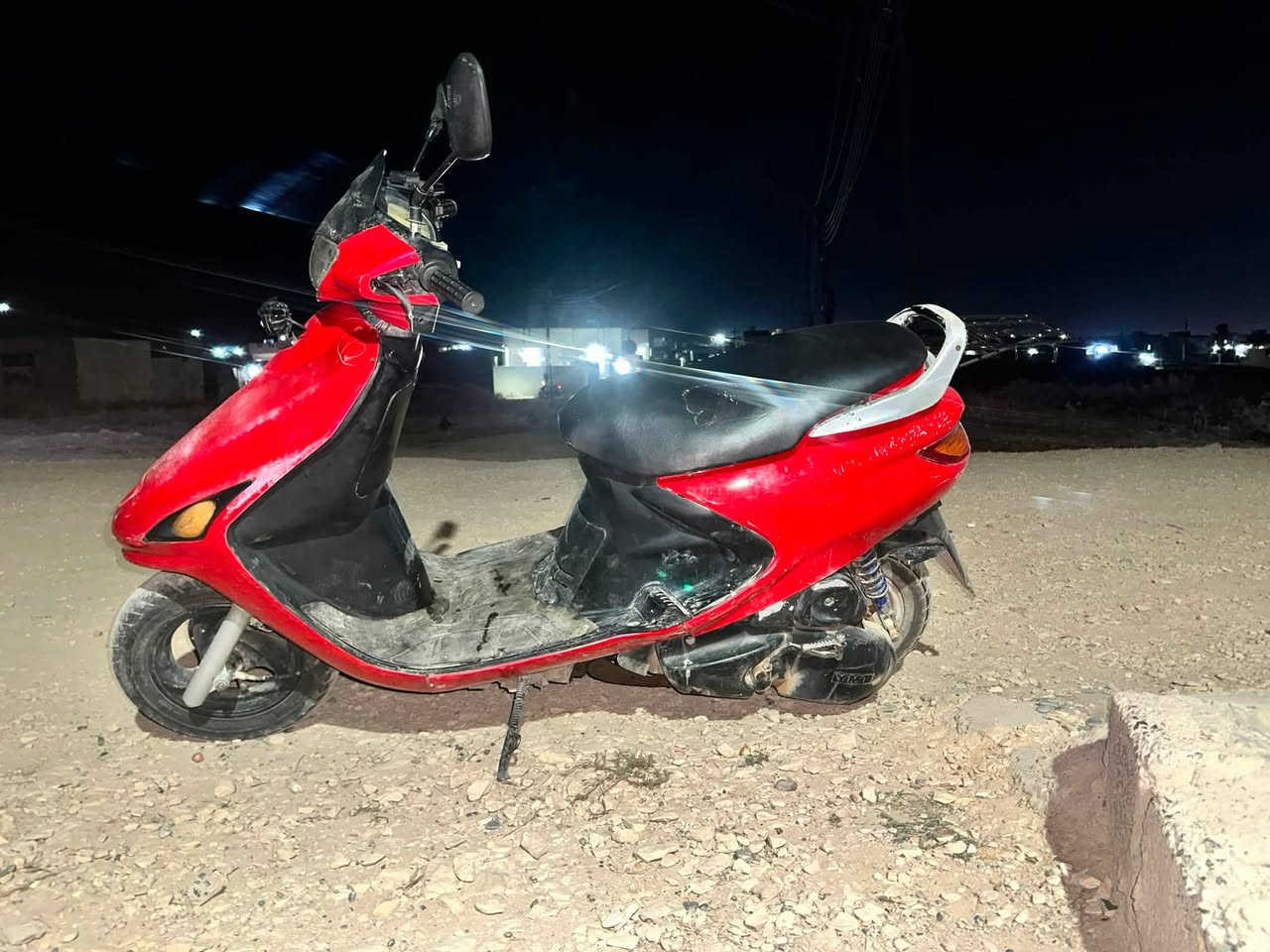 للبيع سعر ٤٠٠ بي مجال كلشي شغال بس رايدلها اسطوب امامي عاجل اتصل ***********
