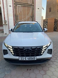 توسان موديل 2023 السيارة خليجي بيه ضربه بلجاملغ الخلفي وبلجنطه ومصلح ب...