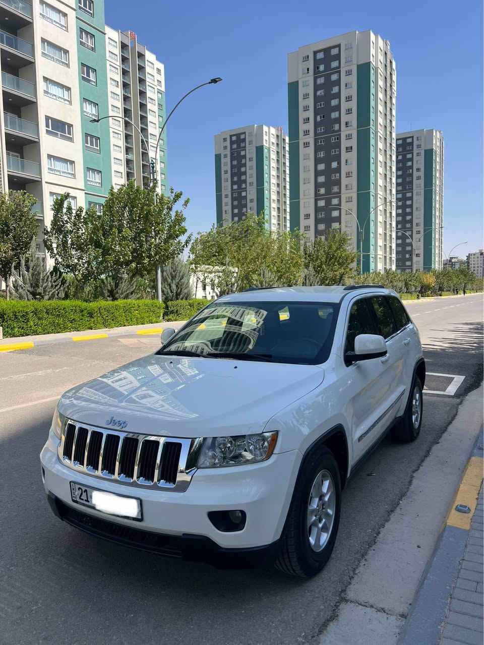jeep laredo 2011 
جێب لاریدۆ ٢٠١١ بێ بۆیاخ 
 دەبڵ ئەکسلە شاشە تێسلایە 
سۆنەرەکەیم داناوە ١ کارتی هەیە 
چاڵ و تەرزەی نیە ڕەقەم و سەنەوی تایەی تازەیە 
بەشی سەرەوەی  مەکینەکەی کراوەتەوە  گێڕ و مەکینە و تەقەو ڕەقەش بە شەرت ١ دینار مەسرەفی نیە
نرخی ١٥٥ گەڵا  و معامەلە 
 whats up ژ.م ***********
*********** السليمانية, العراق
