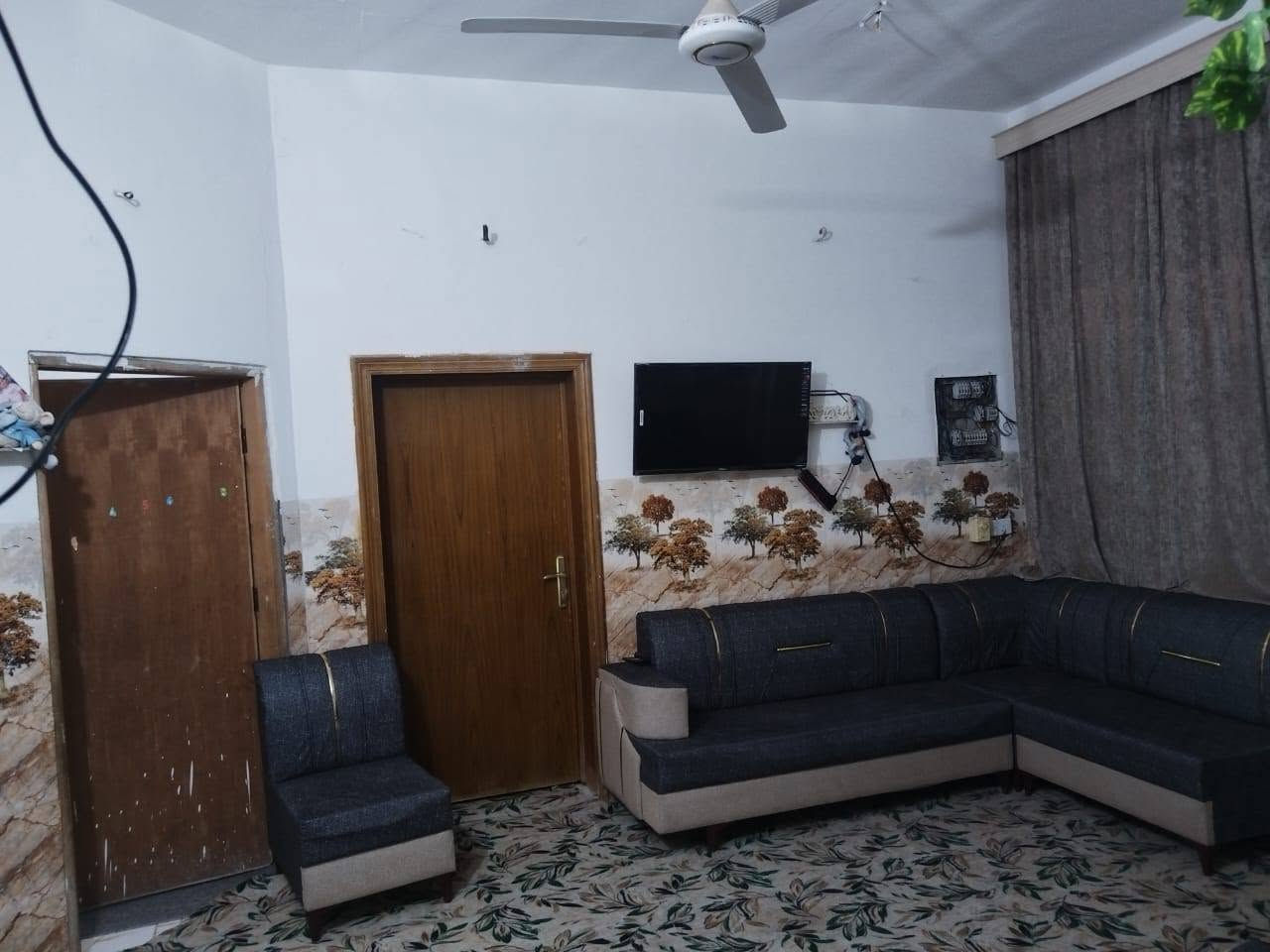 🏡 بيت طابقين للبيع في كربلاء يرهم اقساط (قرب جامعة كربلاء فريحة) شارع اسواق ركن الجامعة، يبعد 10 دقائق عن الإمام (ع) وقريب من طريق المشاية والمواكب.
البيت يقع على ساحة، ومساحته 100م² - طابقين - سند قرار 25.
البيت جاهز للسكن، كامل ماء وكهرباء، وارضية وجدران.
الأرضي: غرفة نوم، صالة، استقبال، مطبخ، حمام داخلي وصحيات خارجية.
الثاني: غرفتين نوم، صالة كبيرة، مجمع صحيات، بلكونة.
بسعر 83 مليون (وقابل للتفاوض).
📞 للاستفسار اتصل على الارقام متوفر واتساب
***********
***********
