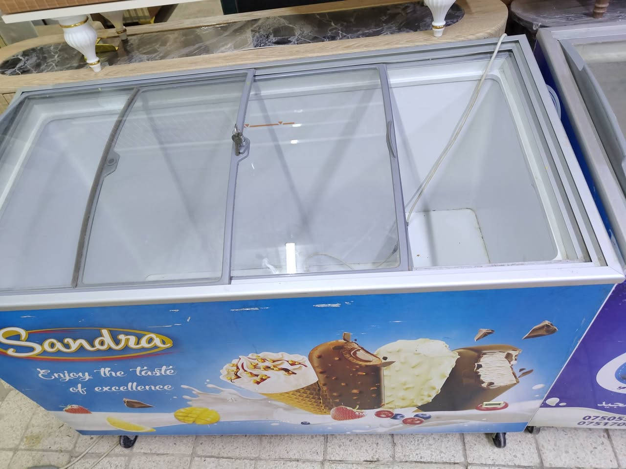 معرض زياد الأثاث المنزلي 

وصول وجبه جديده من العوارض 

عارضة مشروبات غازياً 
عارضة موطه 
كله تركي ماطور بلادي شحن شركة 

شرط الفحص والتجميد 
العنوان تكريت شارع الزهور خلف افران الكرخ وقاسم مول معرض زياد الأثاث المنزلي 🫴 
***********
