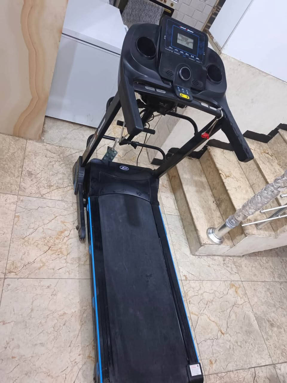 جهاز جري ماركة speed Fitness
يتحمل وزن160kg
يحتوي على عدة انظمه 
النظام الجبلي والتحكم بالتدريج من الاسفل الى الاعلى 
نظام قياس النبض 
نظام قياس السرعه
الحزام الهزاز لتدليك الجسم والضهر 
يحتوي على منفذ USB ومنفذ AUX
الجهاز نظيف جدا واستخدمه قليل 
السعر 250
مكان كربلاء 
الرقم***********
