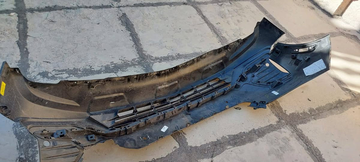 دعامية شيفروليه كوينكس اصلية لون اسود 
موديل 2023 

يرادلها تصليح فقط 
والقطعة المكسوره موجوده 
***********
