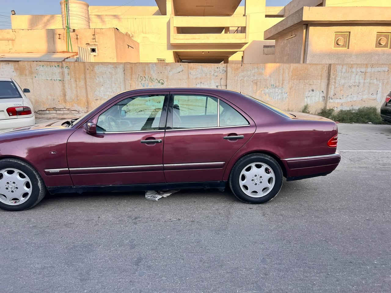 ميرسيدس موديل 1996 مصبوغه حزام بسبب جراد كير ومحرك مضبوط تبريد وتدفئة شغال رقم انبار مشروع وطني باسمي سنويه إلى 2030 .بيع او مراوس حسب القناعه 
السعر 90 للاستفسار ***********

