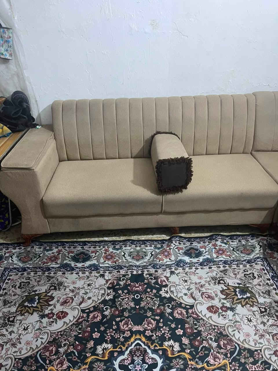 لبيع تخم قنفات ديوان مستخدم قليل جدا تفصل عراقي تسكام السعر300 ألف بي مجال بسيط ***********

