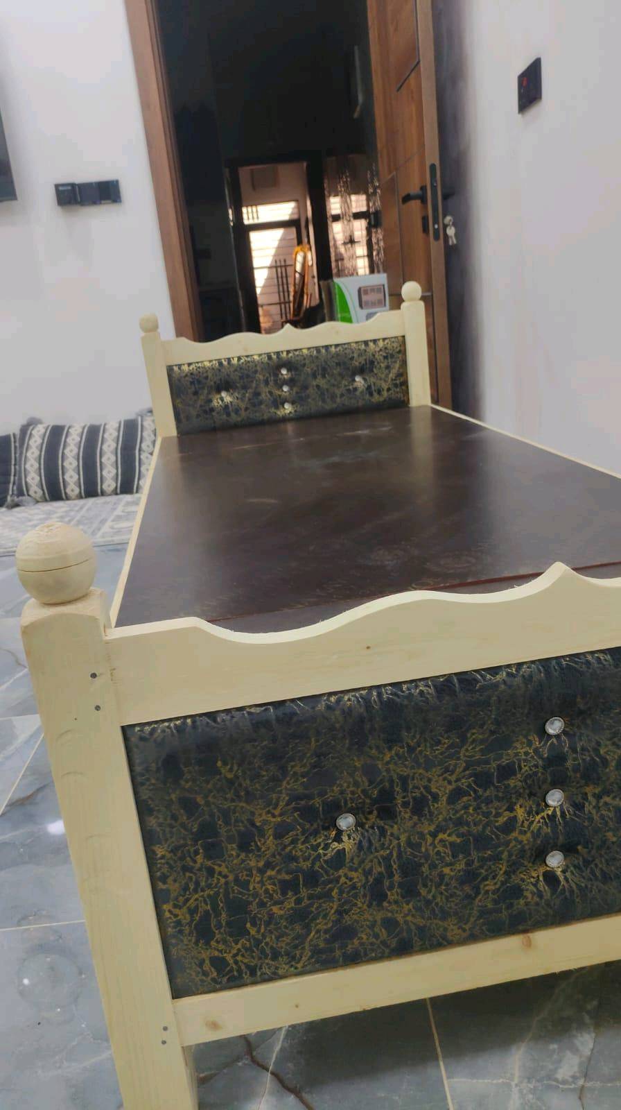 سلام عليكم جربايه نفر واحد بعده جديده اليوم اشتريته وبعده فول نظافه وما مشخطه ولا عيب بيه واريد ابيعه ب 75 وبيه مجال بعد مكاني بغداد الشعله قطاع 12 قرب جامع الجوادين