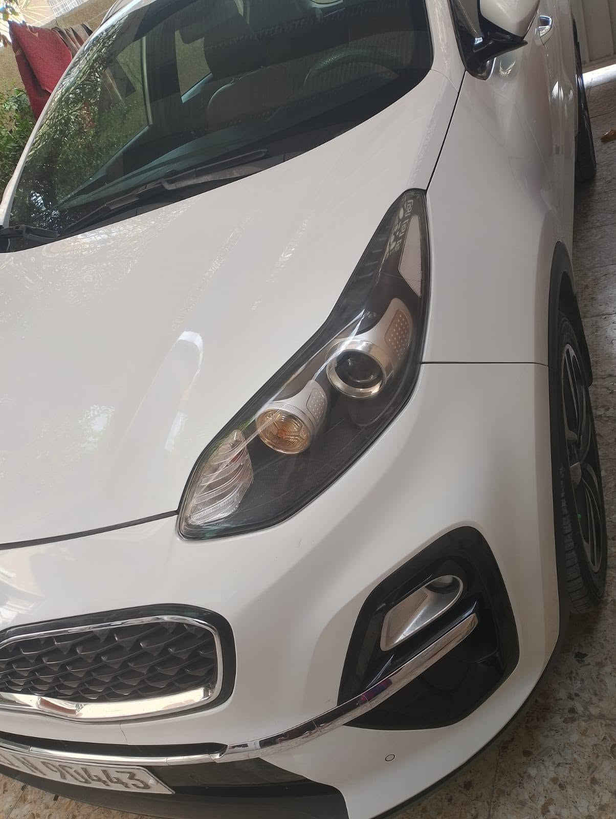 السلام عليكم سبورتج بغداد خليجيه ابيض ماشيه ١١٠ السيارة جديده مكفوله من الصبغ فقط الباب خلف السائق فيه بارد شبر موديل ٢٠٢٠ اتصل على الرقم ***********
