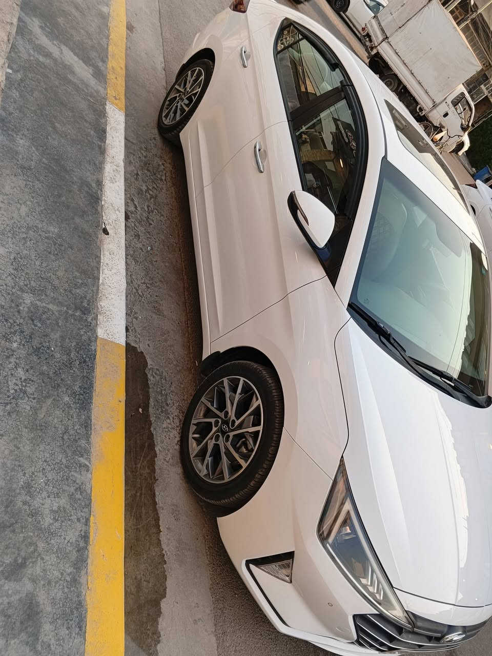 السياره مديل 19 خليجي فول 1/1 رقم بغداد الجديد محرك 2000
هزه جديدة 
السياره ماشيه 78 حقيقي كلشي بيه على وضع الشركه
بيه بس تبديل الدعاميه الاماميه للجماليه بدون حادث 
والدوسه الي جوه باب السايق مصبوغه اثر شخط 
مواصفات سلايت 
بصمه 
بصمه صندوق او ابواب 
خمسه ويل كب 
اشاير بالمري 
حساس امامي خلفي 
شاشه 
السياره مكفوله من كلشي عدا الي مذكور فوك
للاستفسار اتصل ***********
السعر 152 $
مكاني بغداد حي الخضراء
