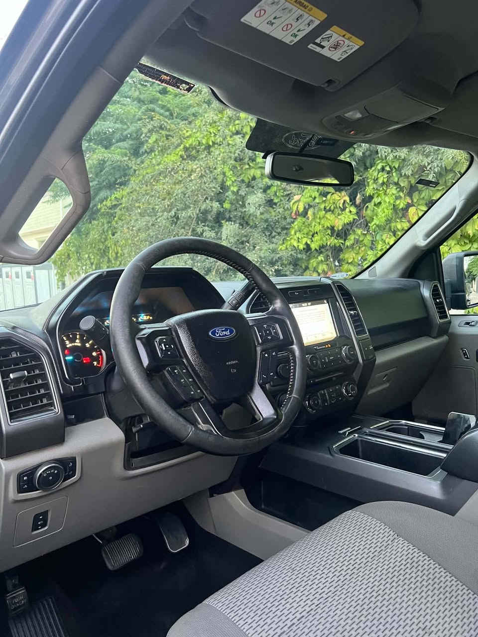 Ford f150 2017
فورد f150 خليجي
مواسه فات 
كوشن كاره با
شاشه گه وره
كودي ده رگا
ده بل اكسل 4*4
حاسه
كاميرا
8 بستن
به صمه شه خال
گيرو مه كينه ي به شه رت نه كراوه ته وه
بي بوياخ بي سارد ده عمي بو ده عمي به شه رت بوياخي نيه
به ناوي خومه وه يه 
سه نه وي تا ٢٠٣٠ تازه يه
شوين سليماني
***********
