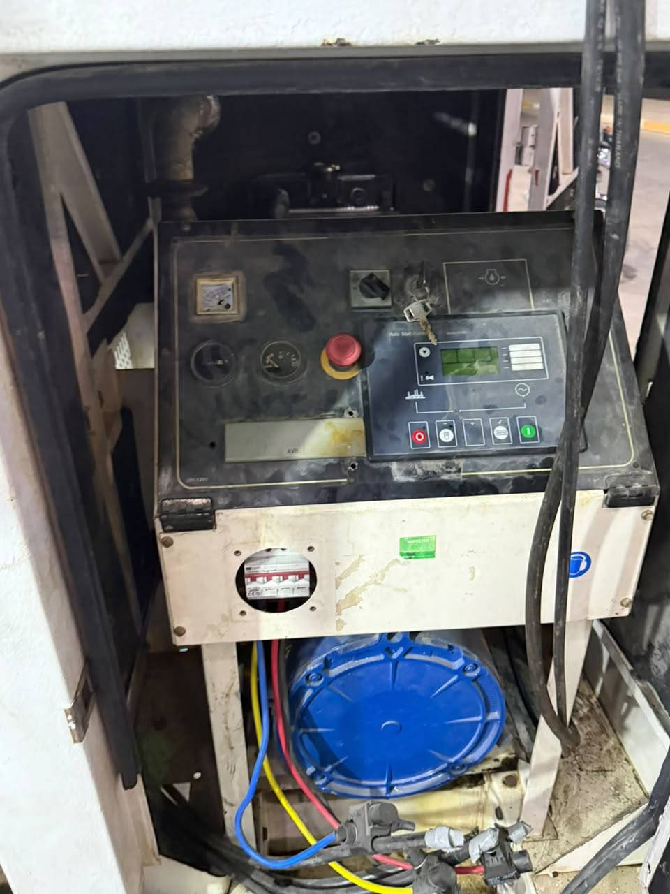 السلام عليكم 
مولده بيركز 20kV 
انكليزيه اصليه  المولده نظيفه واي نقص مابيهه
العنوان /كربلاء_ طويريج
سبب البيع تصفيه المحل
السعر /٣٣ وبيهه مجال
الاتصال / ***********
