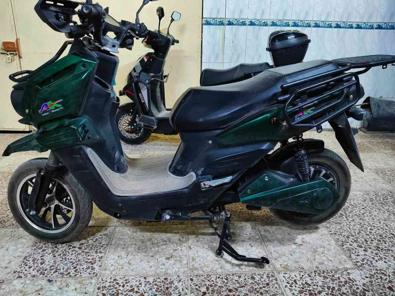 السلام عليكم
دراجه شحن اباجي 2025نظافه مبينه بصور 
6باتري نظيفات ع فحص
نظام بك رجوع للخلف 
نظام مثبت سرعه 
ام بيثري داخلي بلوتوث 
4سرع ال٩٩
اشاير يمنه يسره شغاله كلهه
لايت عالي ناصي 
ملف2000
السعر ٩٥٠ وبي مجال 
مكاني بغداد ابي غريب 
واتساب***********

