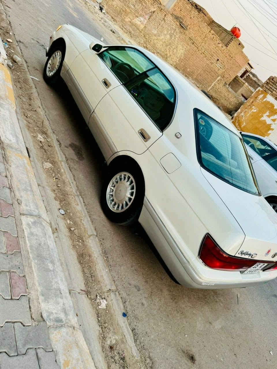 السلام عليكم بطه منفصل موديل 95 رقم انبار انكليزي سنويته لل30 تحويل ثاني يوم جام اخضر مكينه وكير ففتي حداديه تخم تاير تبريد شغال دواخل جديده كهربائيات كلهه شغال السياره جديده احلا من الصور قفله 58 الرقم *********** المكان واسط
