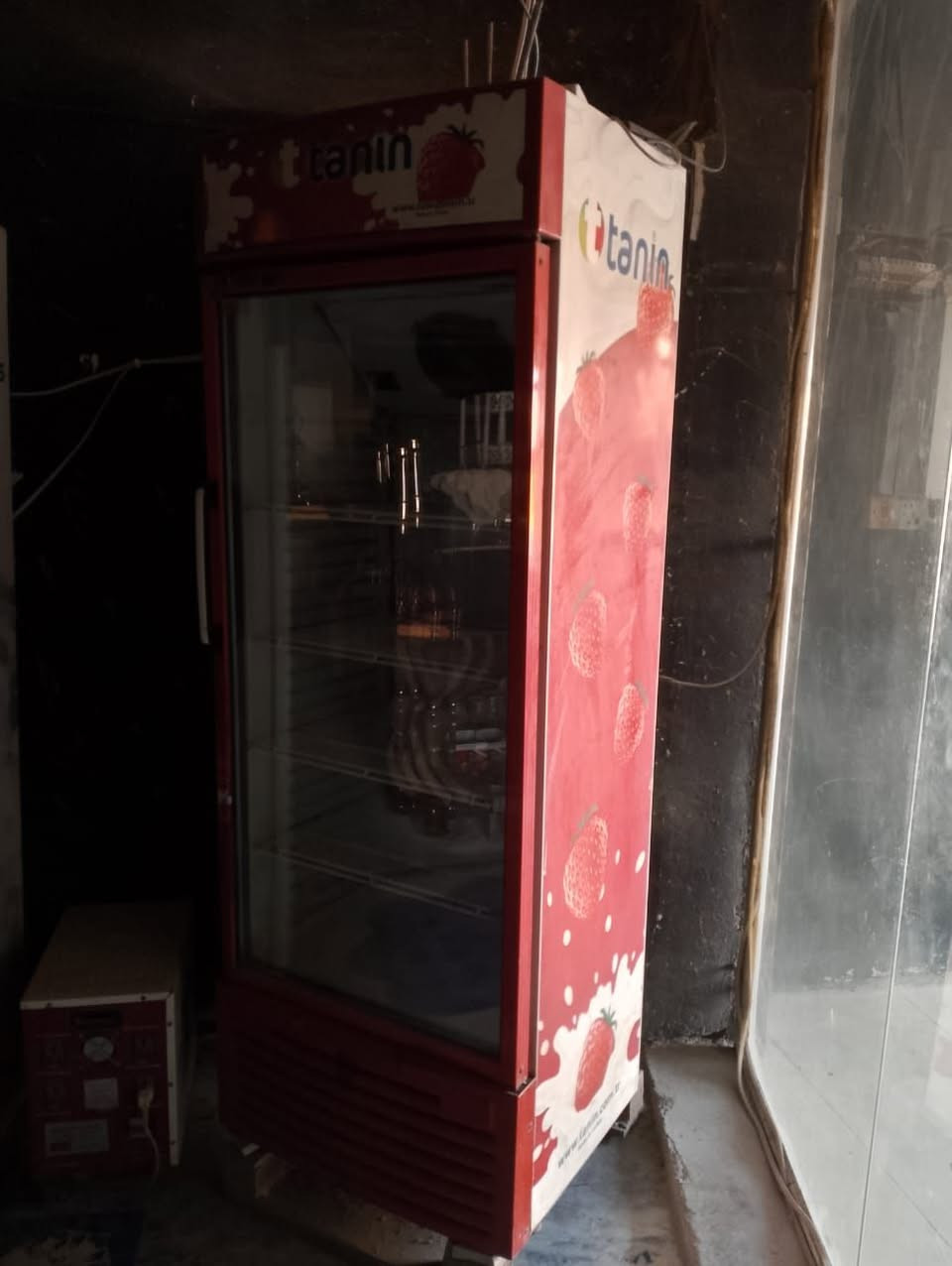 سلام عليكم يوجد لدينا براد جديد للبيع السعر ٣٥٠ بيهه مجال للاستفسار ***********
