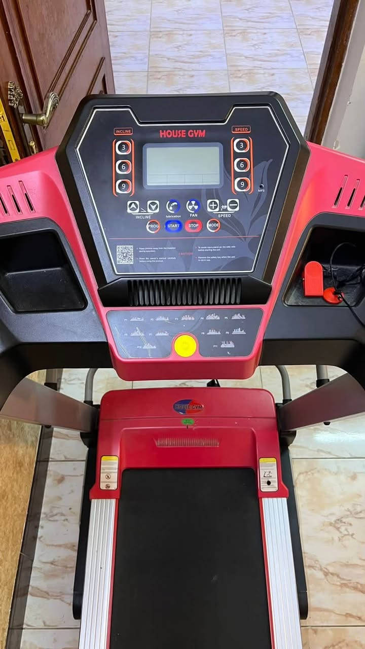 السلام عليكم
جهاز جري رياضي house gym للبيع
بي عدة اوضاع جبلي وبارتفاعات مختلفة بي جكات وسرعات مختلفة 
بي مروحة ومدخل aux لربط الموبايل
يقرة عدد دقات القلب عن طريق حساس ويقرة عدد السعرات المحروقة ووقت الجري 
 استخدام قليل 
السعر #350 وبي مجال
للتواصل ***********
او على الخاص
