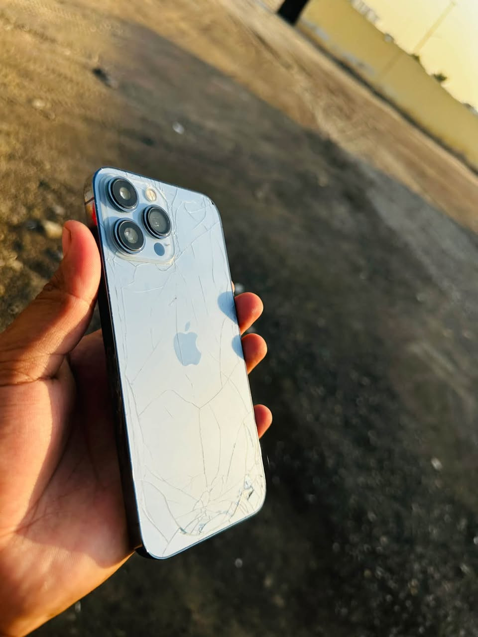 iPhone 13 pro max 

ذاكرا 256 

نموذج M

بطاريه  79 لون بحري 

الجهاز فول فقط مبدل شاشه اصليه اصليه اصليه اصليه كله شغال مابيه اي خلل السعر 475 وبي مجال 

مكاني بغداد حي العامل 

***********
ملاحظه جهاز كله بلادي وشاشه اصليه اصليه اصليه
